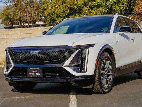 New 2026 Cadillac Lyriq Sport w/ LPO, Floor Liner Package image 2