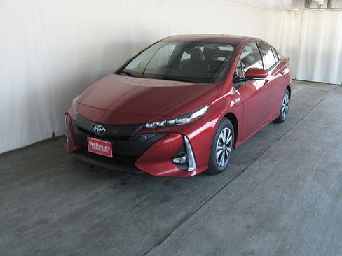 Used 2017 Toyota Prius Prime Advanced image 22