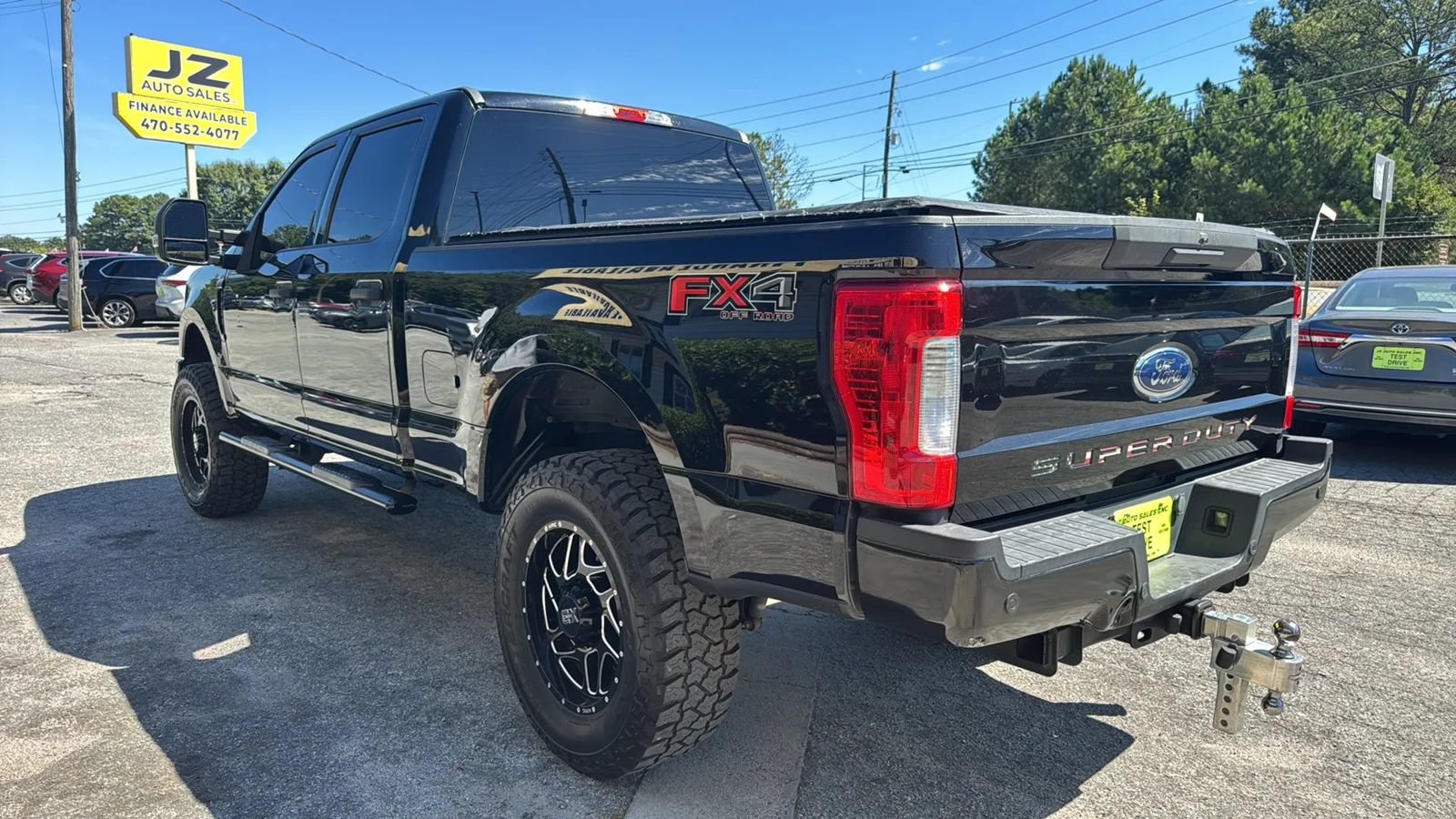 Used 2018 Ford F250 XLT w/ XLT Value Package AWD/4WD image 4