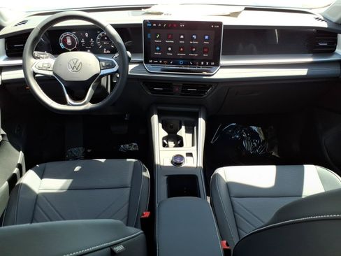 New 2026 Volkswagen Tiguan SE FWD image 13