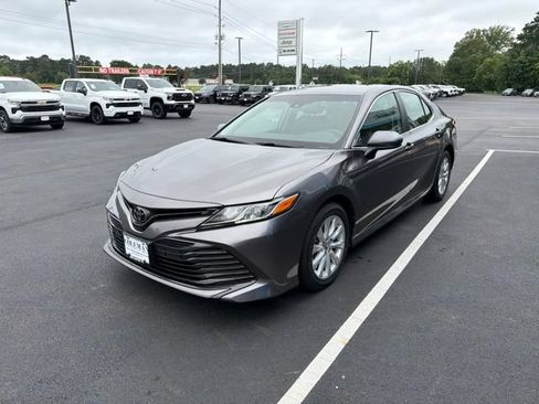 Used 2018 Toyota Camry LE FWD image 6