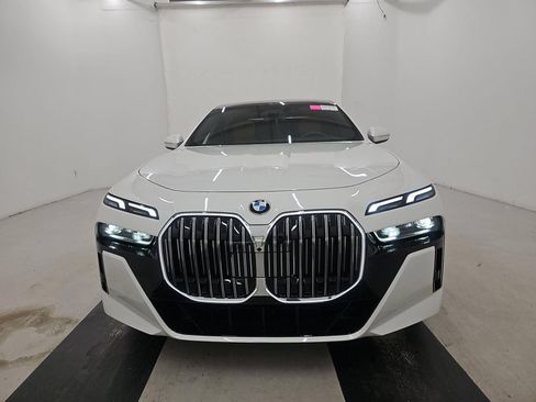 Used 2026 BMW 740i RWD image 2