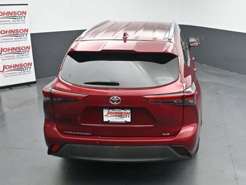 Used 2020 Toyota Highlander XLE FWD image 30