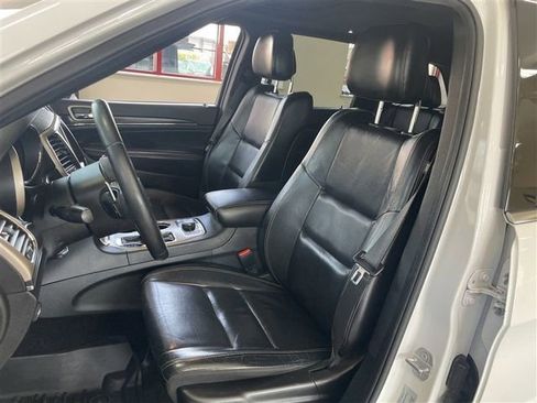 Used 2017 Jeep Grand Cherokee Limited image 12