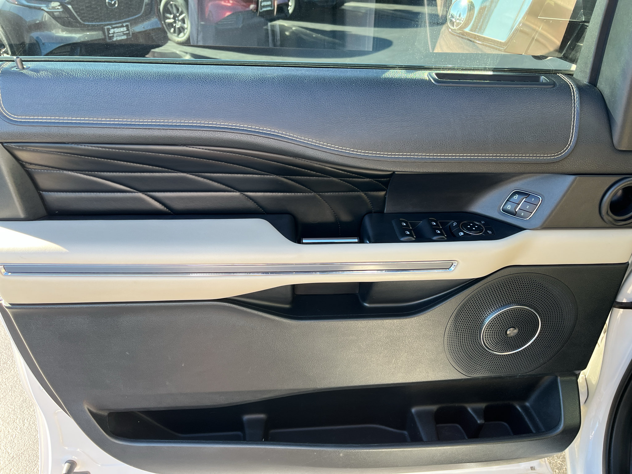 Used 2018 Ford Expedition Max Platinum AWD/4WD image 13