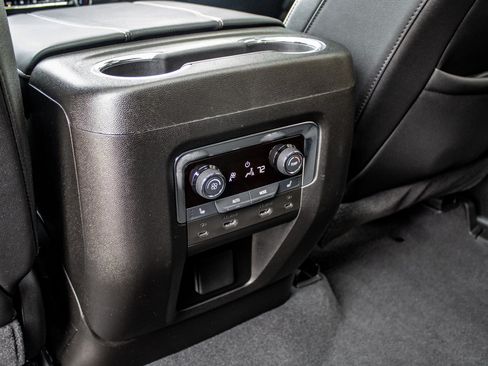 Used 2025 Chevrolet Suburban Premier AWD/4WD image 30