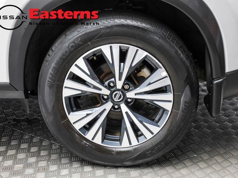 Used 2021 Nissan Rogue SV image 16