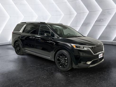 Used 2022 Kia Carnival SX Prestige image 1