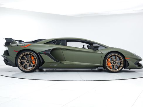Used 2020 Lamborghini Aventador SVJ image 7