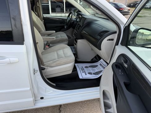 Used 2017 Dodge Grand Caravan SE w/ Power Window Group FWD image 14