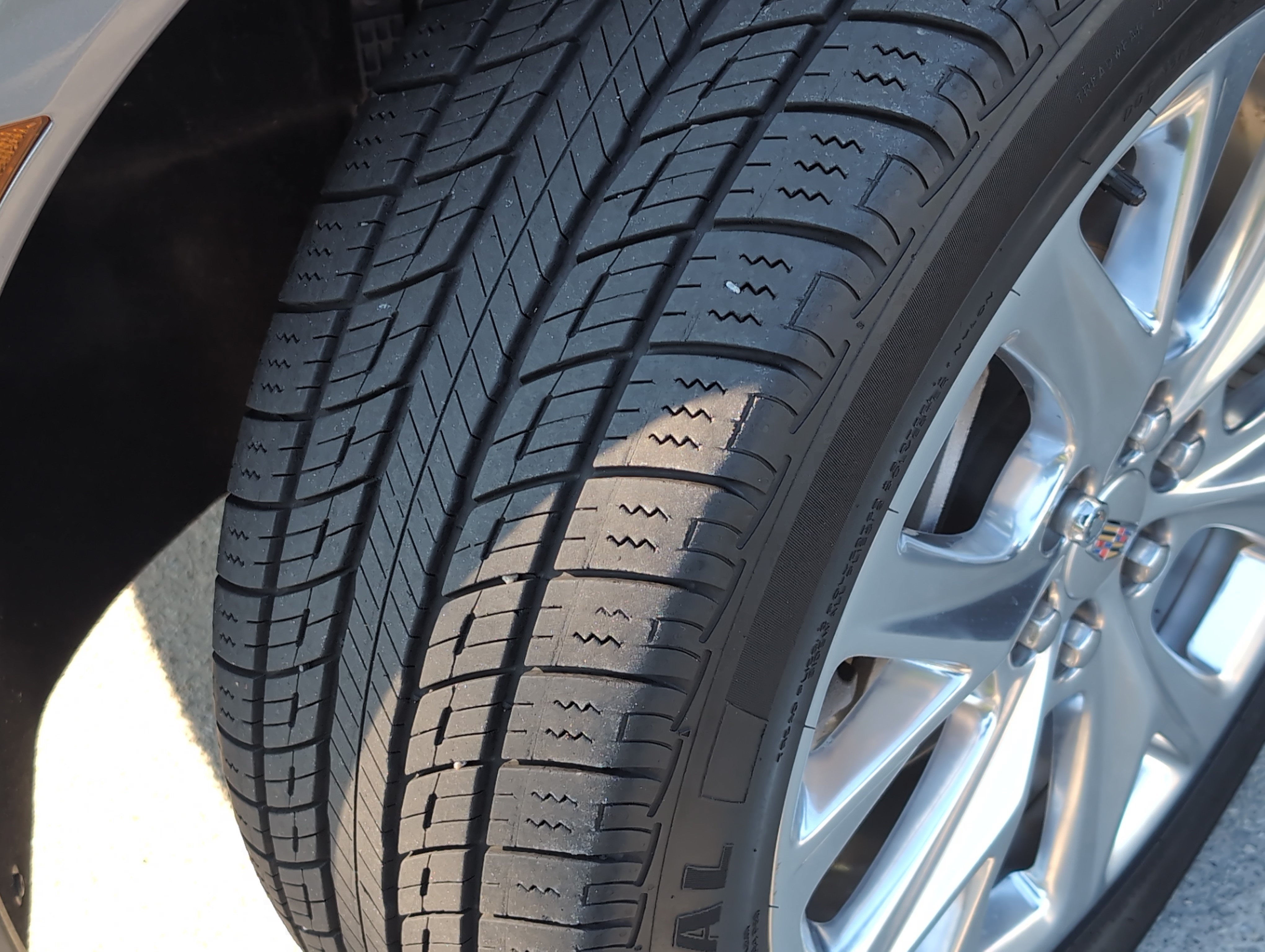 Used 2017 Cadillac XT5 Luxury w/ Driver Awareness Package FWD image 12