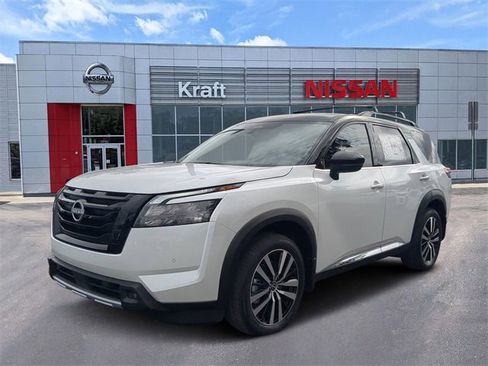 New 2025 Nissan Pathfinder Platinum w/ Black Appearance Package image 7