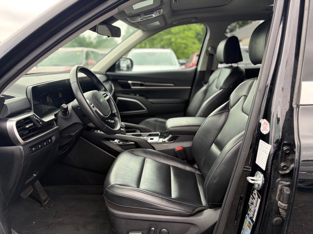 Used 2025 Kia Telluride S AWD/4WD image 25
