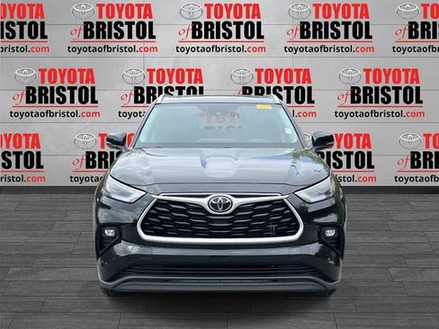 Used 2023 Toyota Highlander XLE AWD/4WD image 8
