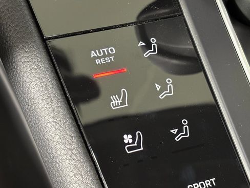 New 2026 Porsche Macan image 30