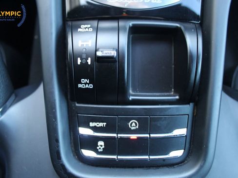 Used 2014 Porsche Cayenne Platinum Edition image 26