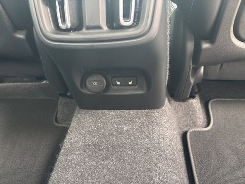 Certified 2025 Volvo XC40 B5 Plus image 44