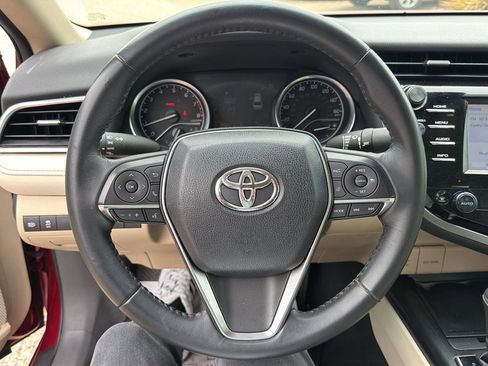 Used 2018 Toyota Camry XLE FWD image 24