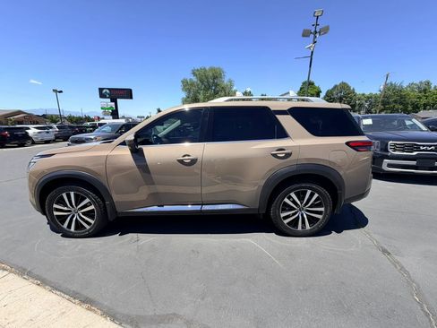 Used 2023 Nissan Pathfinder Platinum AWD/4WD image 7