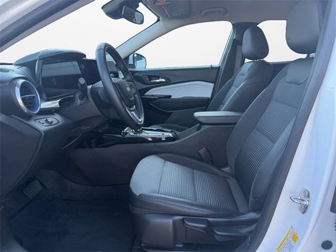 Used 2024 Chevrolet Trax LT w/ Driver Confidence Package image 9