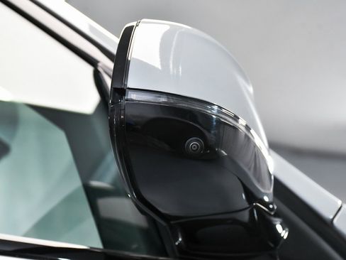 Used 2023 BMW X7 xDrive40i w/ M Sport Package image 98