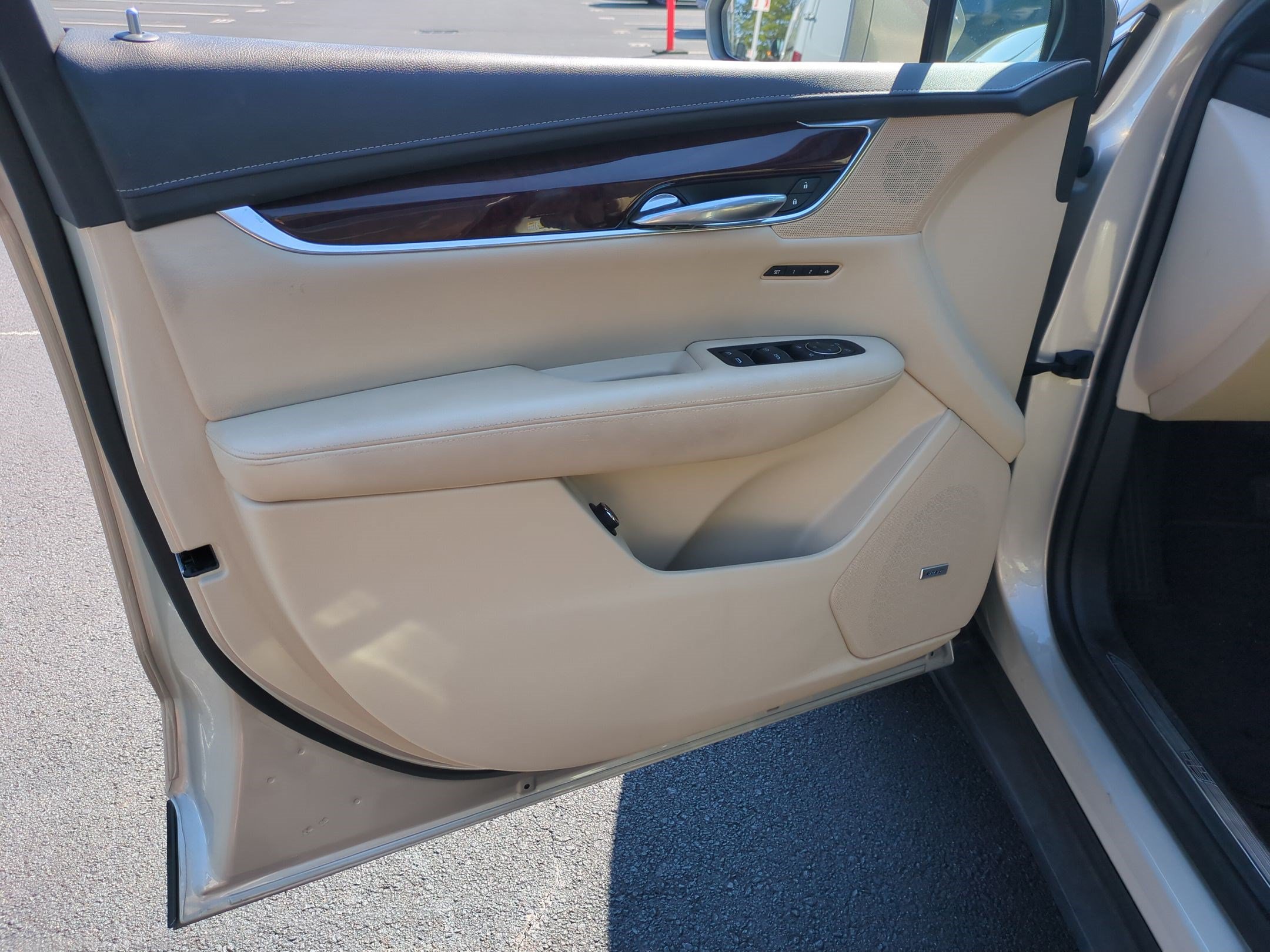 Used 2017 Cadillac XT5 Premium Luxury FWD image 11