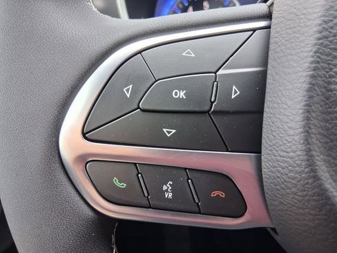 Used 2026 Chrysler Pacifica Select image 29