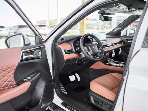 New 2026 Mitsubishi Outlander SEL image 21