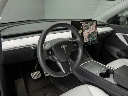 Used 2022 Tesla Model Y Performance AWD/4WD image 18