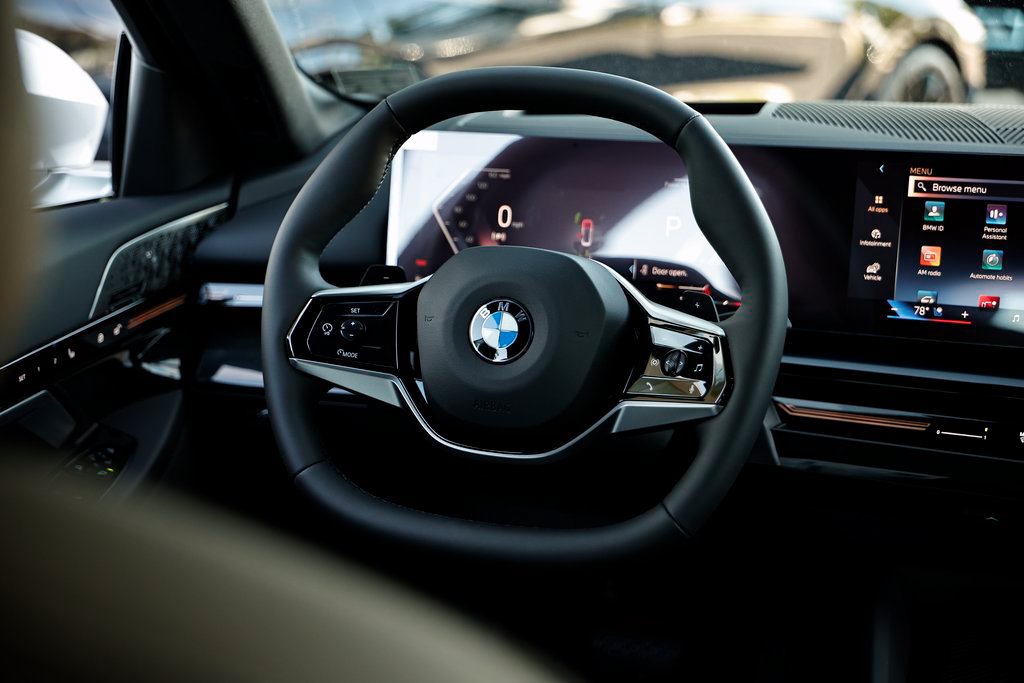 Used 2026 BMW 530i w/ Premium Package RWD image 27
