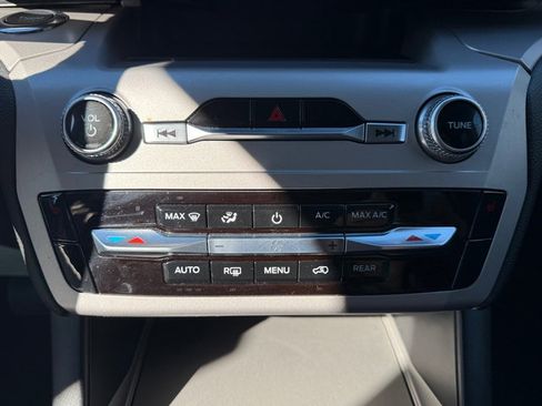 Used 2023 Ford Explorer XLT image 26