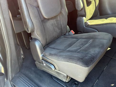 Used 2019 Dodge Grand Caravan SE FWD image 35