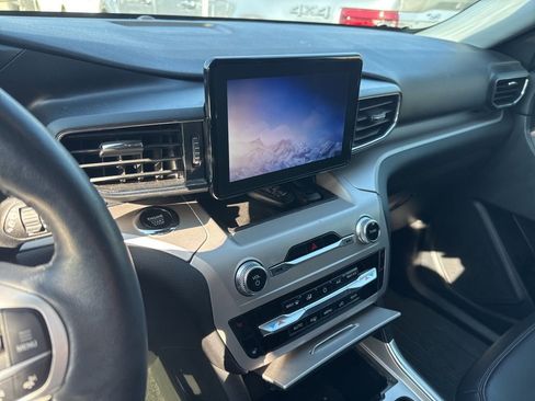 Used 2023 Ford Explorer XLT w/ Equipment Group 202A image 10