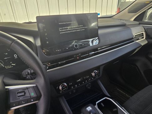 Used 2025 Mitsubishi Outlander SE AWD/4WD image 10