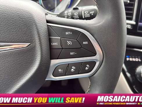 Used 2023 Chrysler Pacifica Touring-L FWD image 33