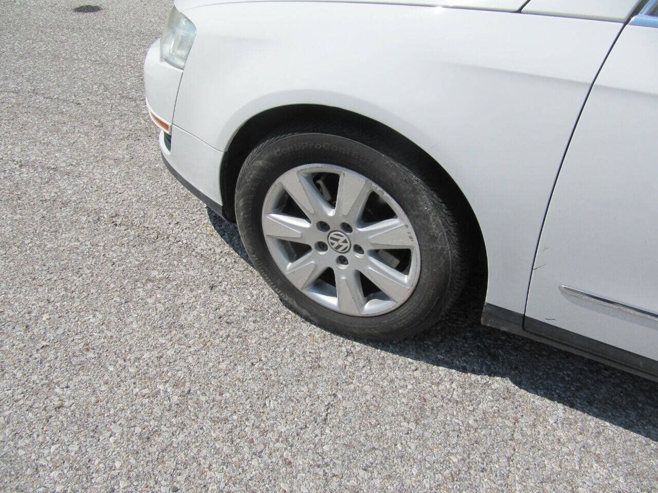 Used 2006 Volkswagen Passat Value Edition FWD image 6