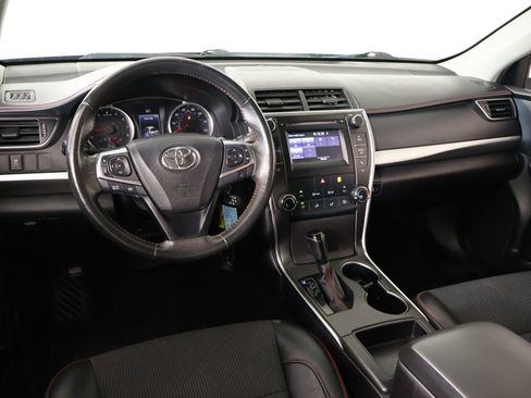 Used 2017 Toyota Camry SE FWD image 2