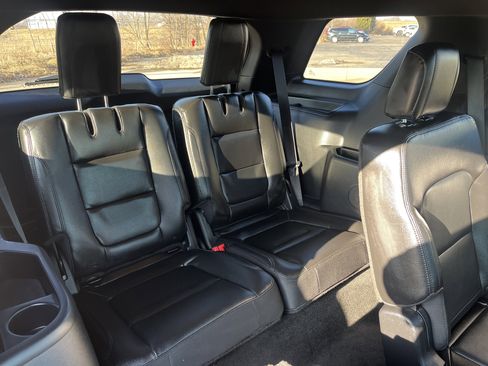 Used 2017 Ford Explorer XLT w/ Equipment Group 202A image 14