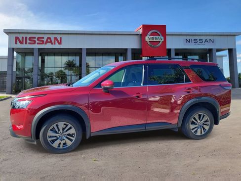 Used 2024 Nissan Pathfinder SV w/ Cargo Package AWD/4WD image 7