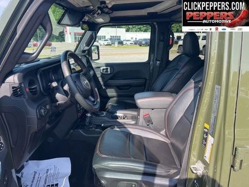 Used 2024 Jeep Gladiator Rubicon AWD/4WD image 21