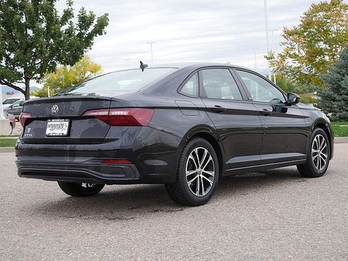 Used 2024 Volkswagen Jetta Sport image 5