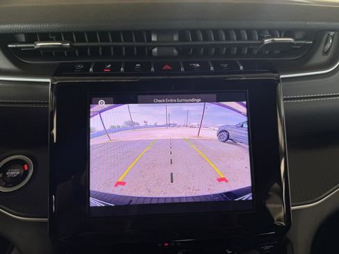 Used 2025 Jeep Grand Cherokee Laredo X w/ Luxury Tech Group I image 14