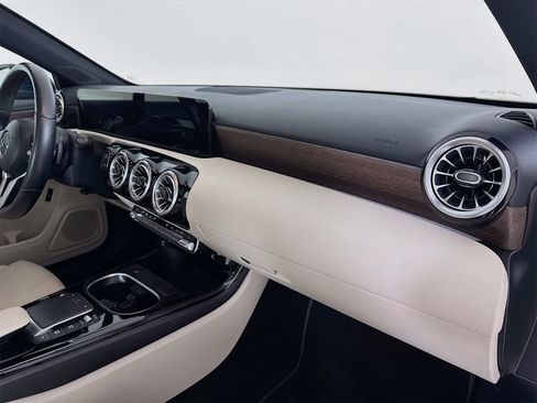 Used 2022 Mercedes-Benz A 220 image 30