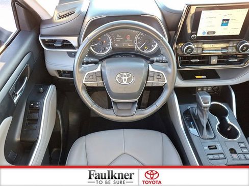 Certified 2023 Toyota Highlander L image 11