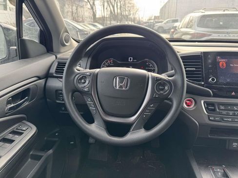 Used 2023 Honda Ridgeline Sport image 11