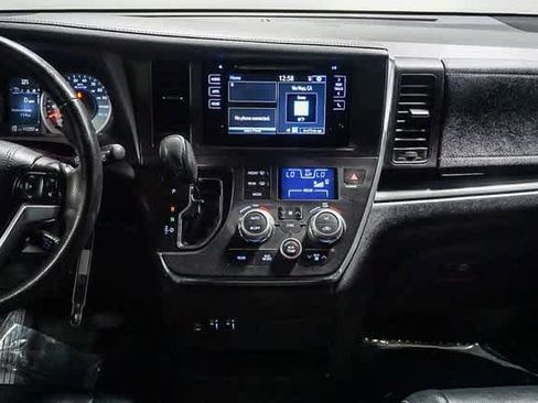 Certified 2017 Toyota Sienna SE image 14