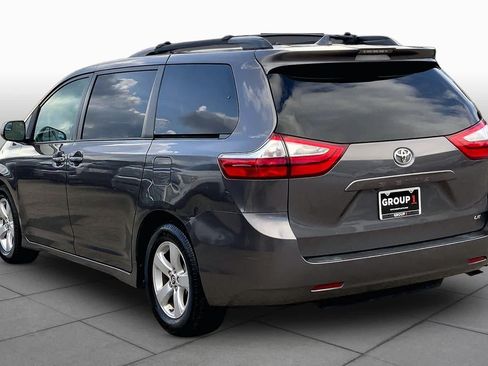 Used 2018 Toyota Sienna LE FWD image 12