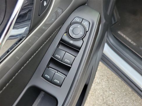 Used 2023 Chevrolet Traverse LT image 15