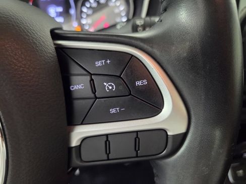 Used 2020 Jeep Compass Latitude FWD image 16