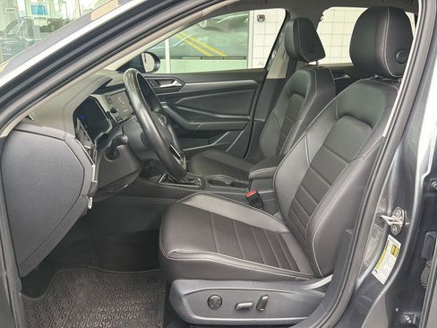 Certified 2023 Volkswagen Jetta SE w/ Panoramic Sunroof Package FWD image 16